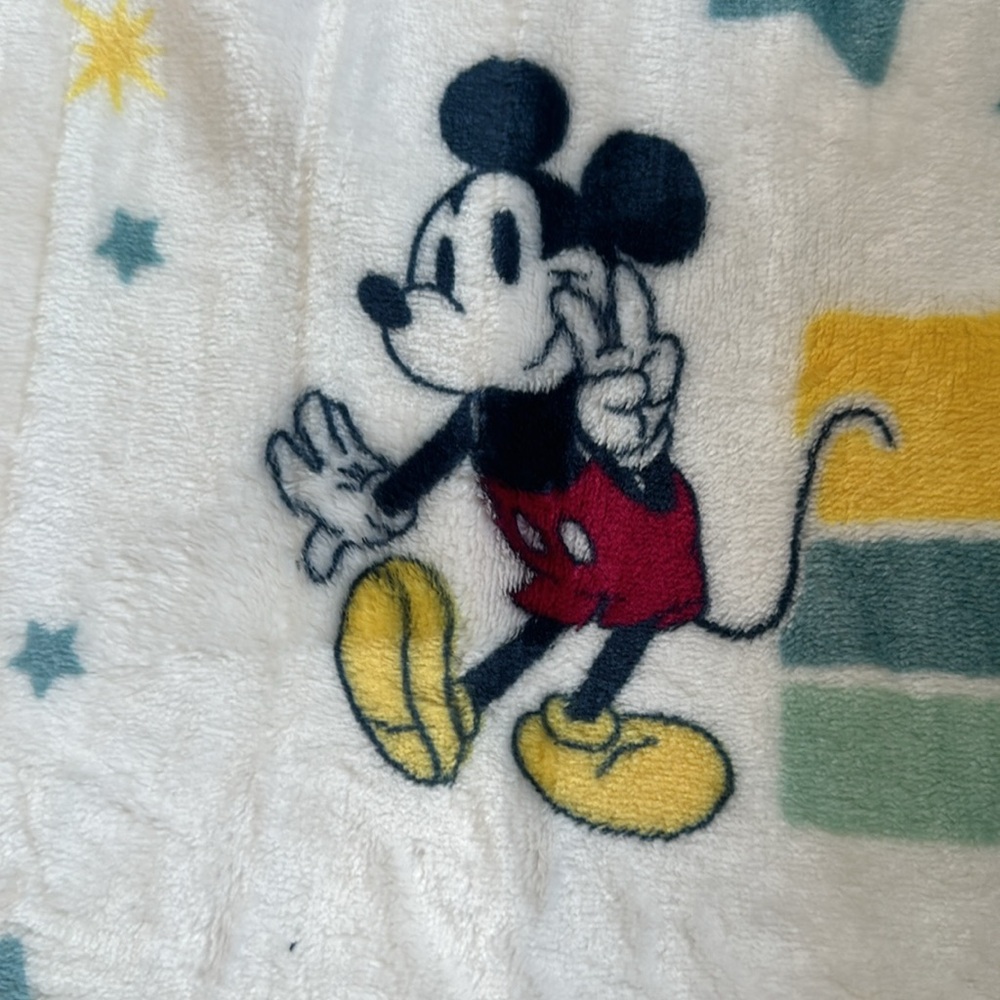 Mickey Mouse plush throw - Picture 8 of 11